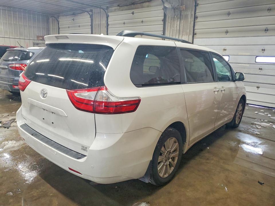 Photo 3 from auction – 2017 TOYOTA SIENNA XLE with VIN 5TDDZ3DC2HS165263