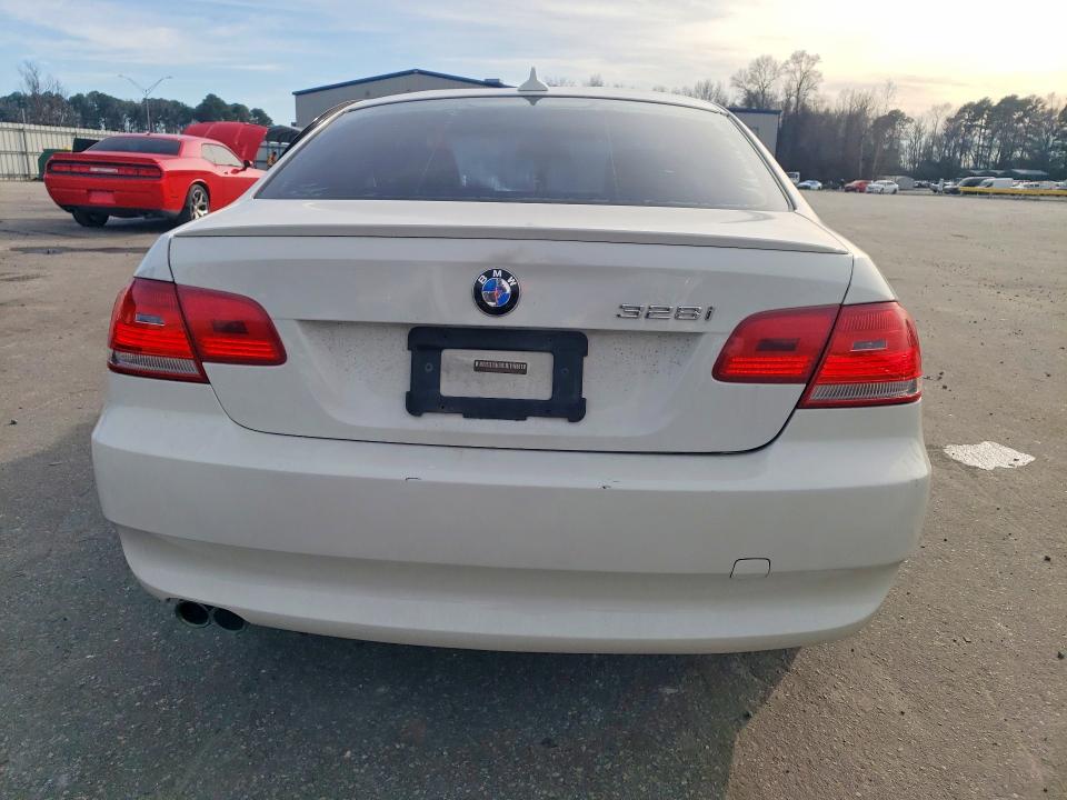 Photo 6 from auction – 2010 BMW 328 with VIN WBAWB3C58AP139277