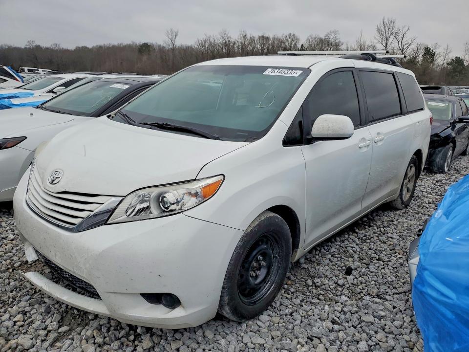 TOYOTA SIENNA LE 2015 with VIN 5TDKK3DC0FS657783 - Photo from auction