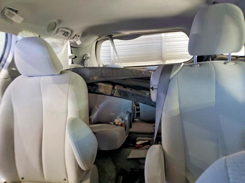Zdjęcie 10 z aukcji – 2011 TOYOTA SIENNA z VIN 5TDKK3DC4BS052966