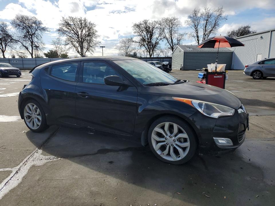 Photo 4 from auction – 2013 HYUNDAI VELOSTER with VIN KMHTC6AD6DU140542