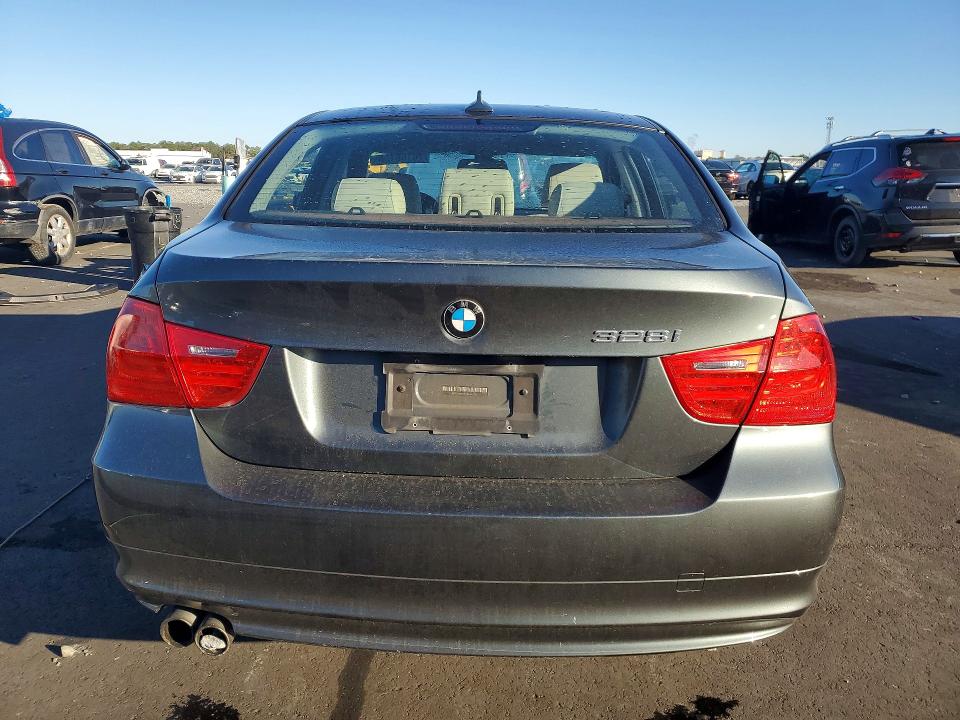 Photo 6 from auction – 2011 BMW 328 I with VIN WBAPH7C55BE678236
