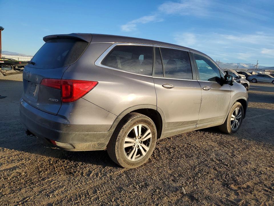 Photo 3 from auction – 2016 HONDA PILOT with VIN 5FNYF6H32GB002749