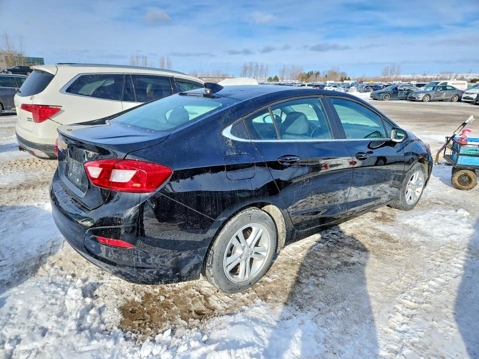 Photo 3 from auction – 2018 CHEVROLET CRUZE with VIN 1G1BE5SM1J7186558