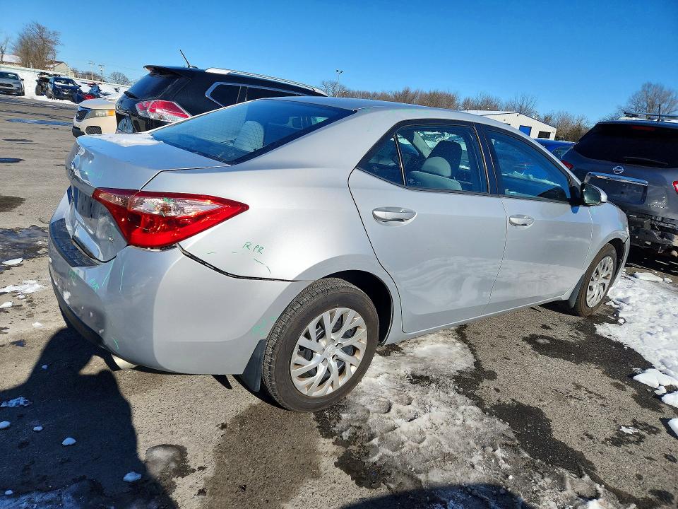 Photo 3 from auction – 2017 TOYOTA COROLLA with VIN 2T1BURHEXHC881602