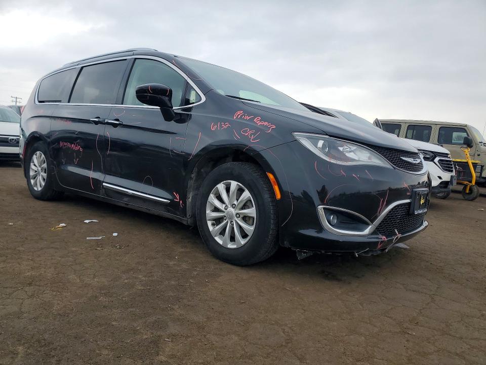 Photo 4 from auction – 2018 CHRYSLER PACIFICA with VIN 2C4RC1BG6JR214321
