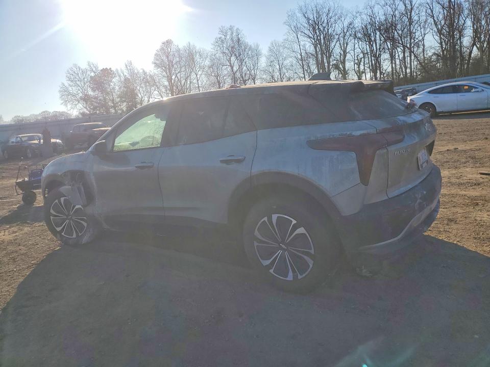 Photo 2 from auction – 2025 CHEVROLET BLAZER with VIN 3GNKDBRM0SS257287