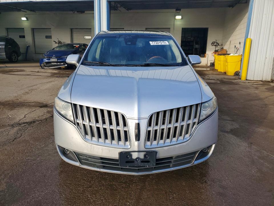 Photo 5 from auction – 2012 LINCOLN TOWNHOUSE MKT with VIN 2LMHJ5AT0CBL54075
