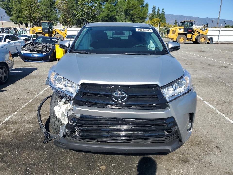 Photo 5 from auction – 2018 TOYOTA HIGHLANDER with VIN 5TDZZRFH9JS257753