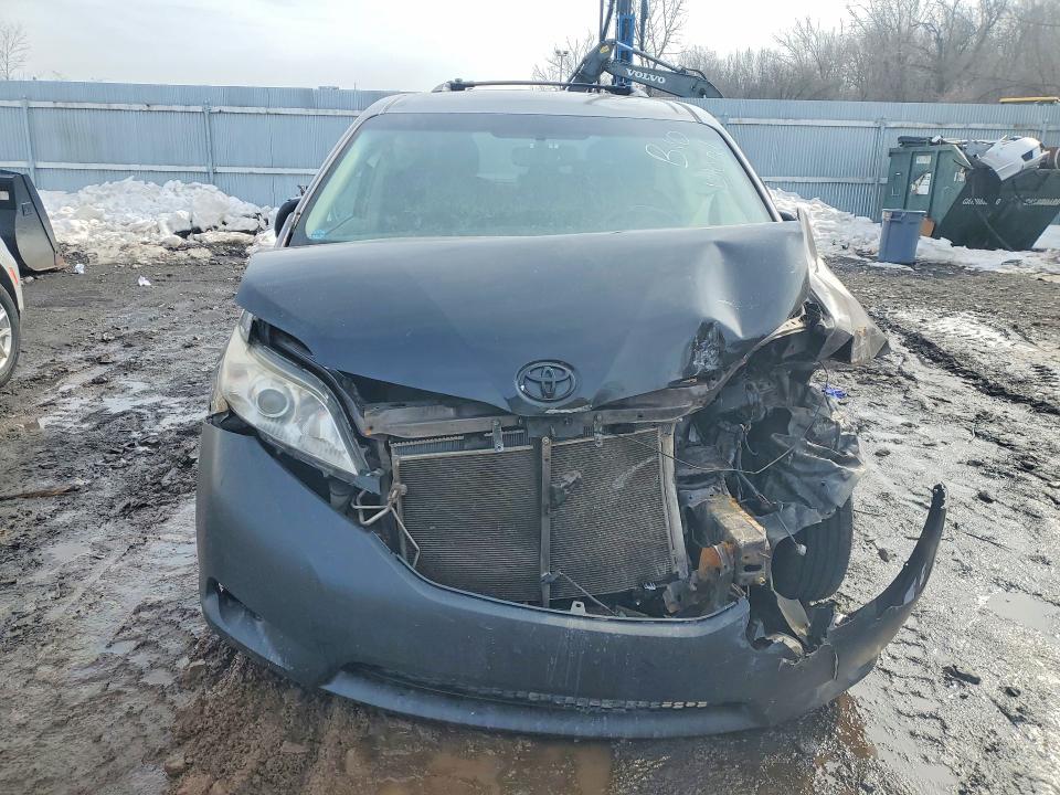 Photo 5 from auction – 2011 TOYOTA SIENNA with VIN 5TDKK3DC9BS090774