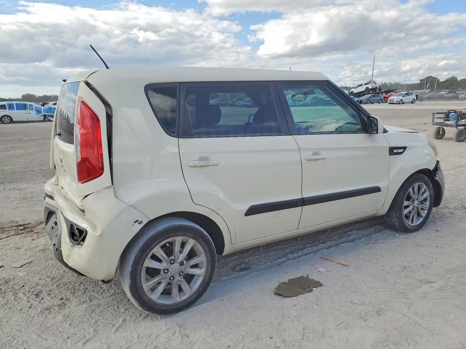Photo 3 from auction – 2013 KIA SOUL with VIN KNDJT2A55D7567674