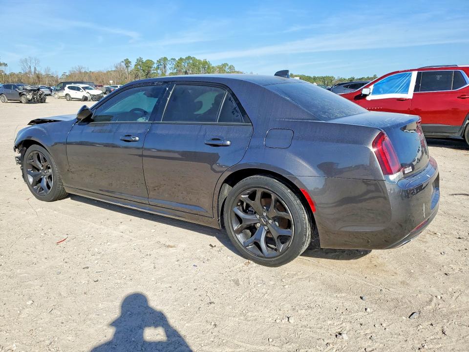 Photo 2 from auction – 2020 CHRYSLER 300 with VIN 2C3CCAAG2LH201067