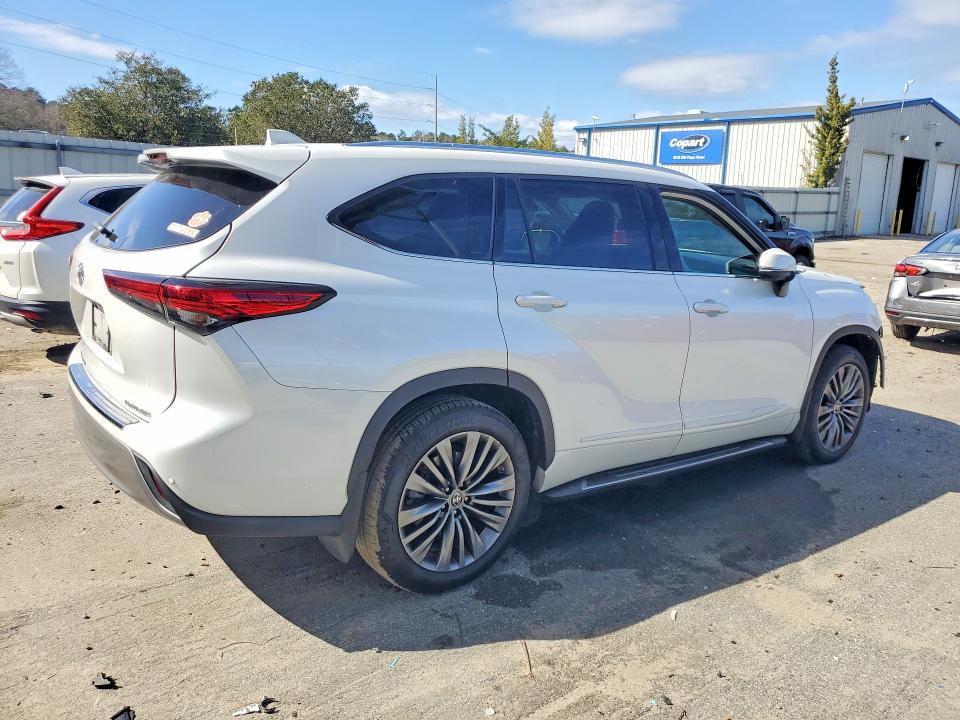 Photo 3 from auction – 2022 TOYOTA HIGHLANDER with VIN 5TDFZRAH7NS101050