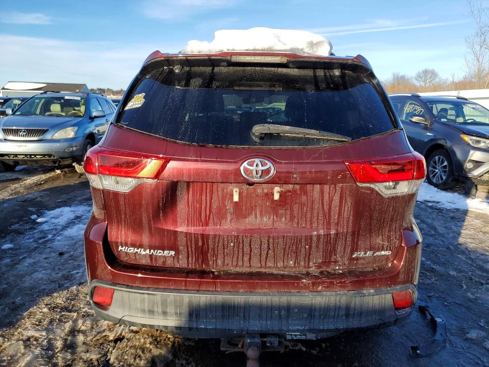Photo 6 from auction – 2018 TOYOTA HIGHLANDER with VIN 5TDJZRFHXJS899024