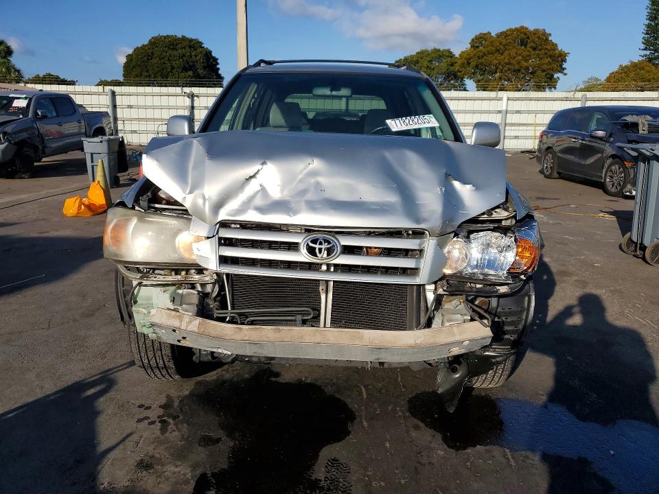 Photo 5 from auction – 2004 TOYOTA HIGHLANDER with VIN JTEGD21A940087999