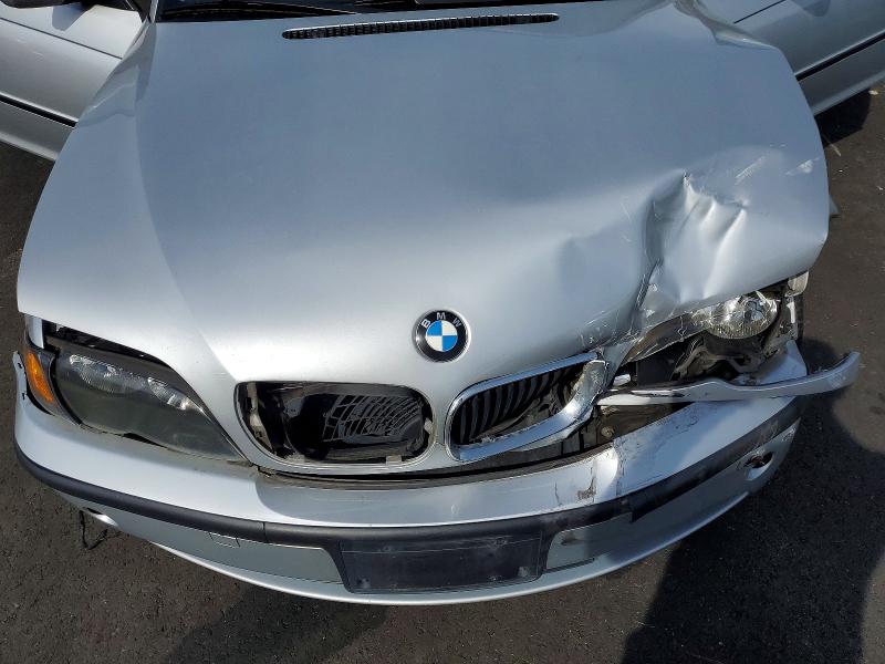 Photo 11 from auction – 2002 BMW 325 I with VIN WBAEV33452KL65219