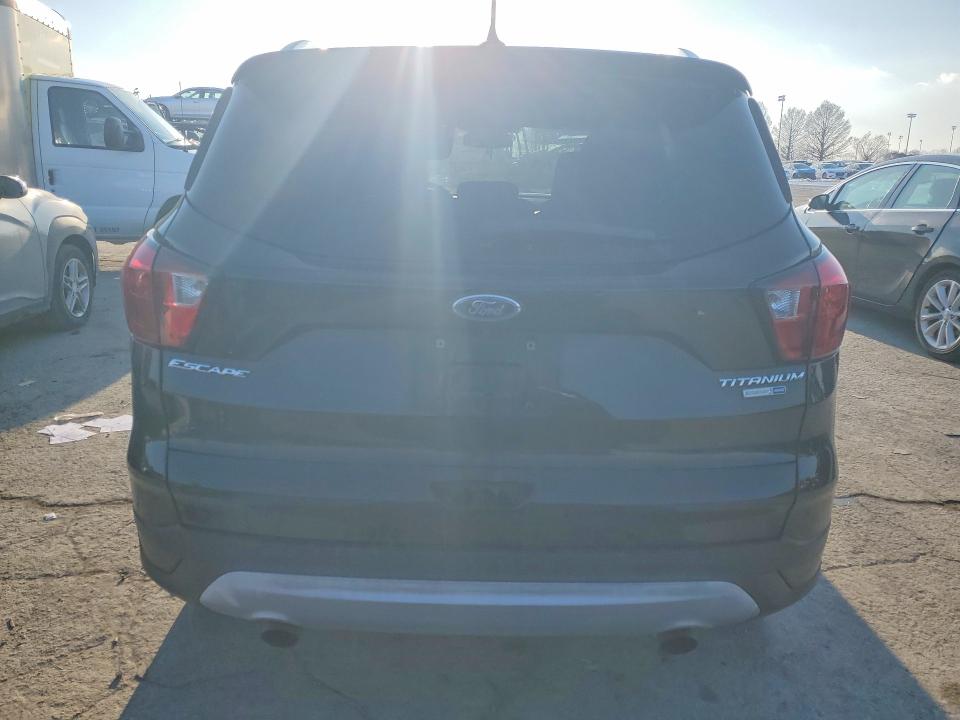 Photo 6 from auction – 2019 FORD ESCAPE with VIN 1FMCU9J94KUB59064