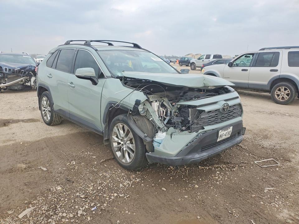 Photo 4 from auction – 2019 TOYOTA RAV4 with VIN JTMC1RFV4KD041051