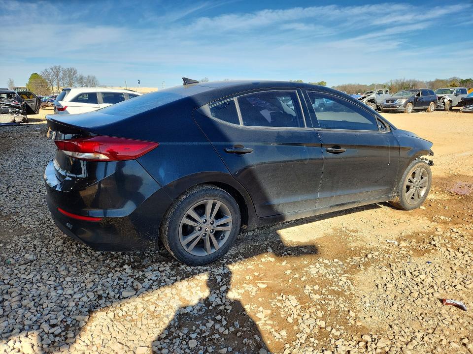Photo 3 from auction – 2017 HYUNDAI ELANTRA SE with VIN 5NPD84LF6HH186871