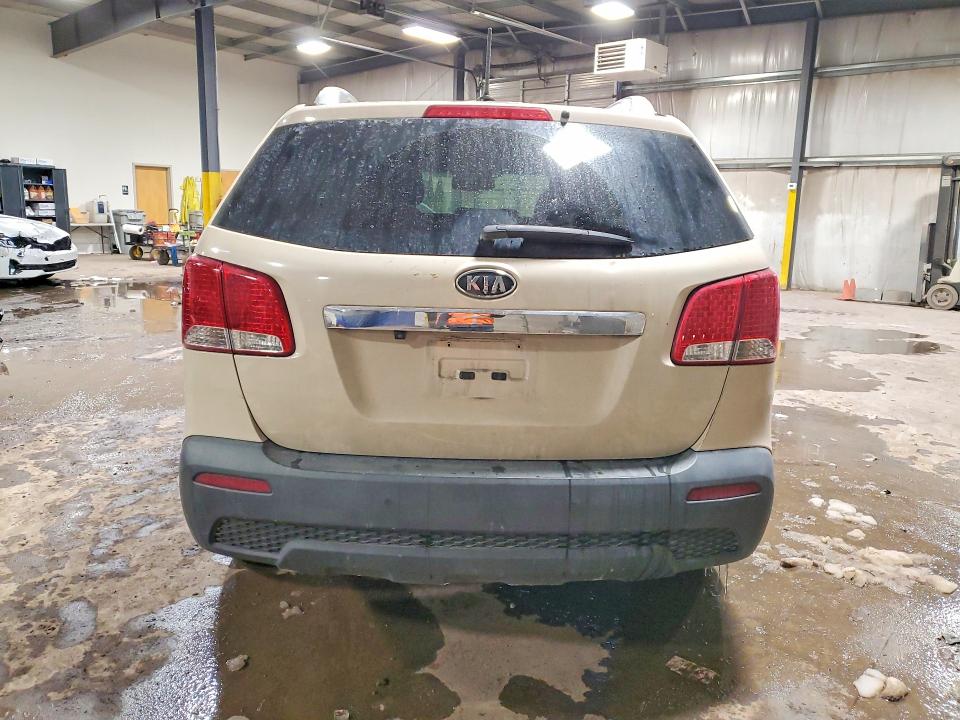 Photo 6 from auction – 2011 KIA SORENTO with VIN 5XYKT4A17BG106490