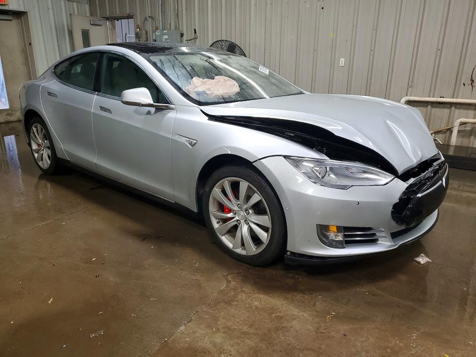Photo 4 from auction – 2015 TESLA MODEL S with VIN 5YJSA1E41FF114798