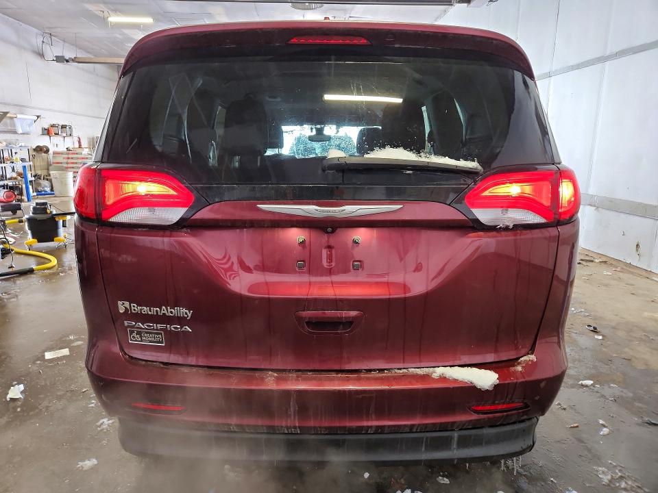 Photo 6 from auction – 2017 CHRYSLER PACIFICA T with VIN 2C4RC1DG0HR522351