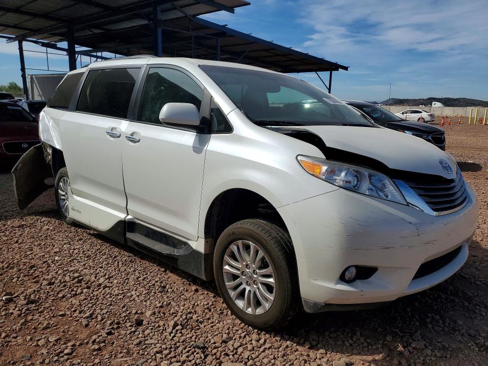 Zdjęcie 4 z aukcji – 2015 TOYOTA SIENNA z VIN 5TDYK3DC2FS667984