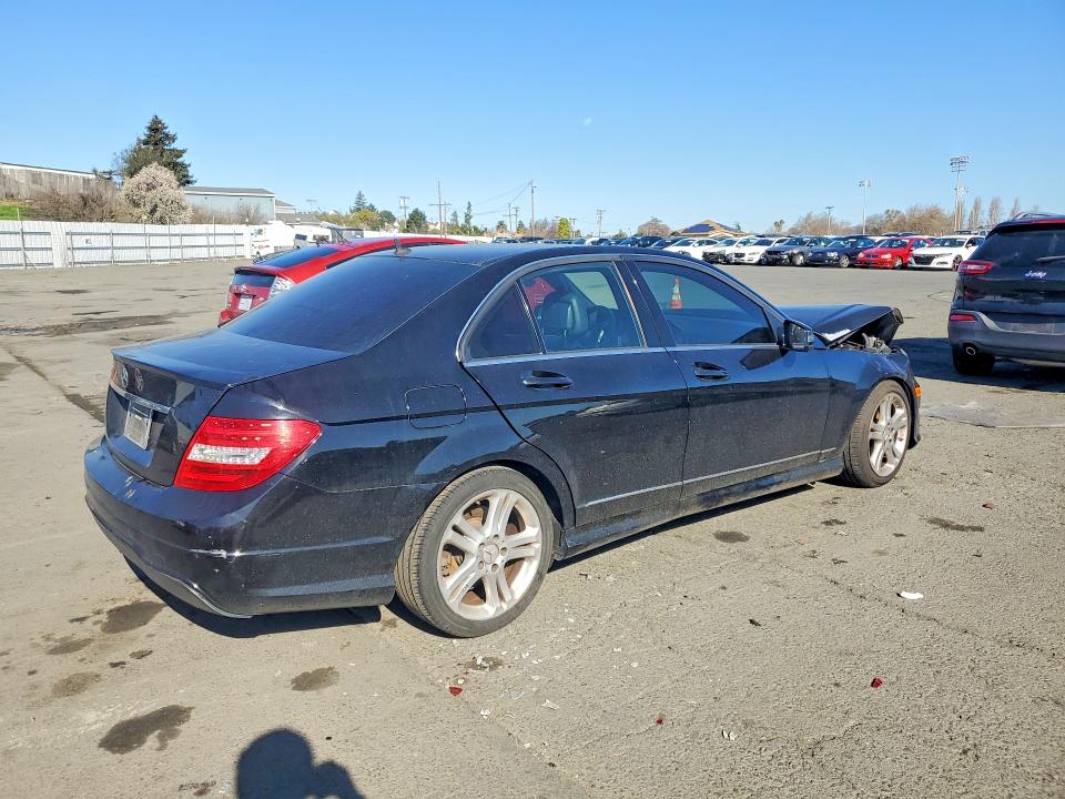 Photo 3 from auction – 2013 MERCEDES-BENZ C with VIN WDDGF4HB7DA796570