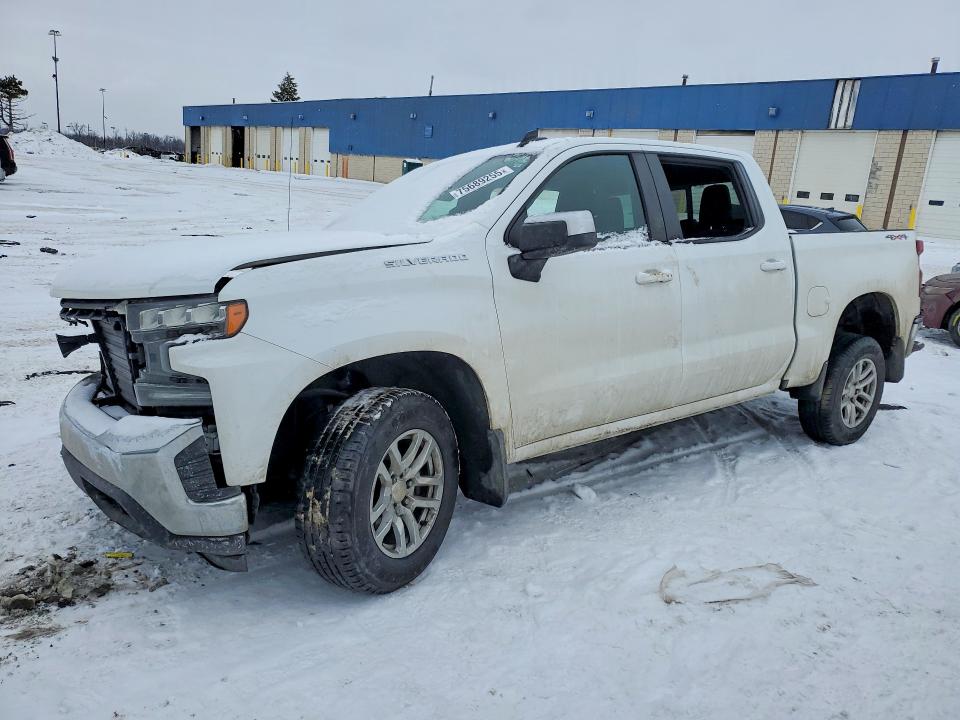 CHEVROLET SILVERADO 2021 with VIN 1GCUYDED4MZ142379 - Photo from auction