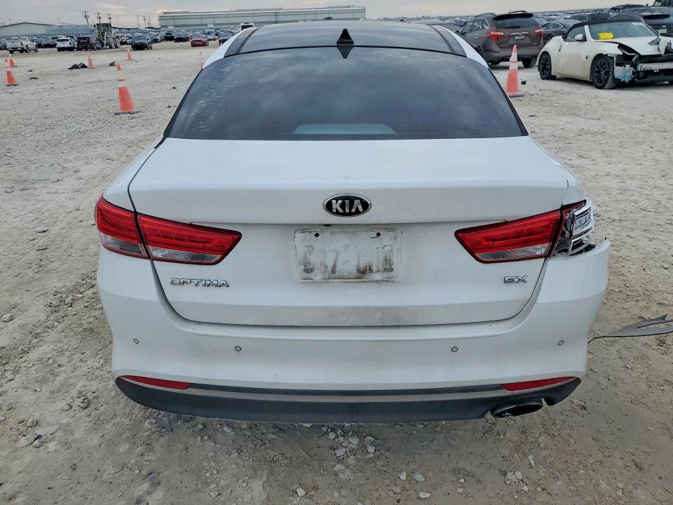 Photo 6 from auction – 2017 KIA OPTIMA with VIN 5XXGU4L36HG171961