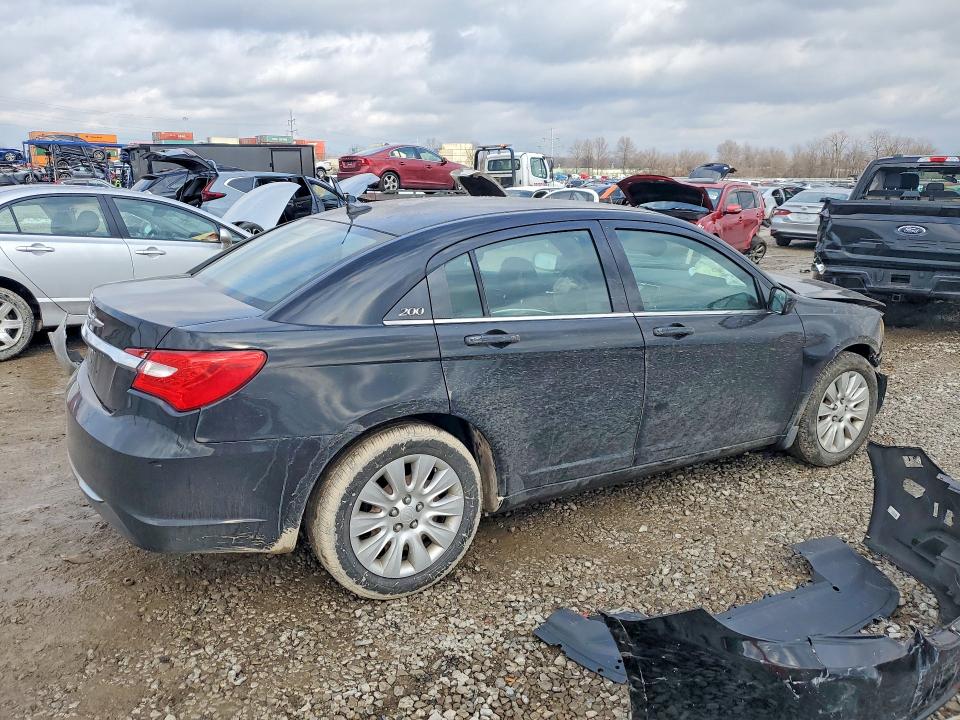 Photo 3 from auction – 2014 CHRYSLER 200 with VIN 1C3CCBAB0EN122498