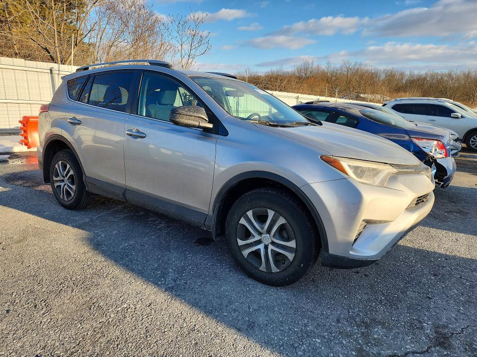 Photo 4 from auction – 2017 TOYOTA RAV4 LE with VIN 2T3BFREV3HW642302