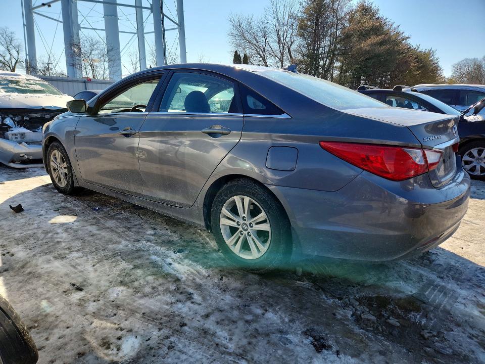 Photo 2 from auction – 2012 HYUNDAI SONATA with VIN 5NPEB4AC9CH380821
