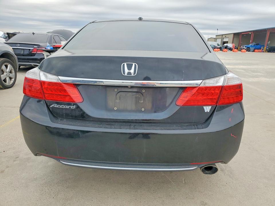 Photo 6 from auction – 2015 HONDA ACCORD with VIN 1HGCR2F83FA038337
