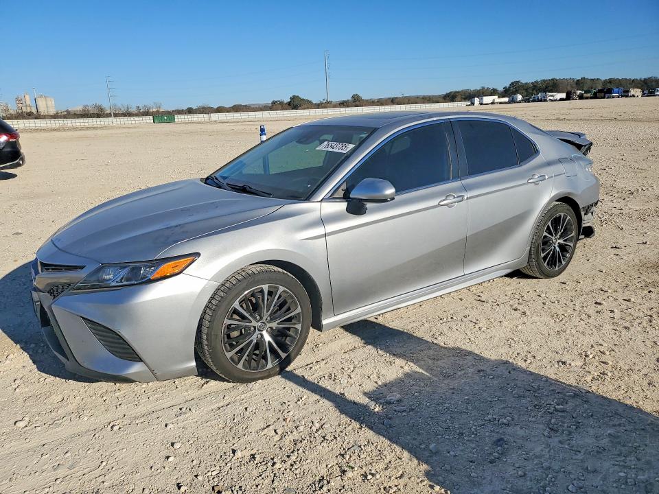 Photo 1 from auction – 2020 TOYOTA CAMRY with VIN 4T1G11AK2LU941492