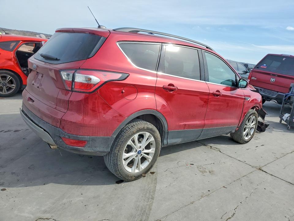 Photo 3 from auction – 2017 FORD ESCAPE with VIN 1FMCU0GD2HUE71979