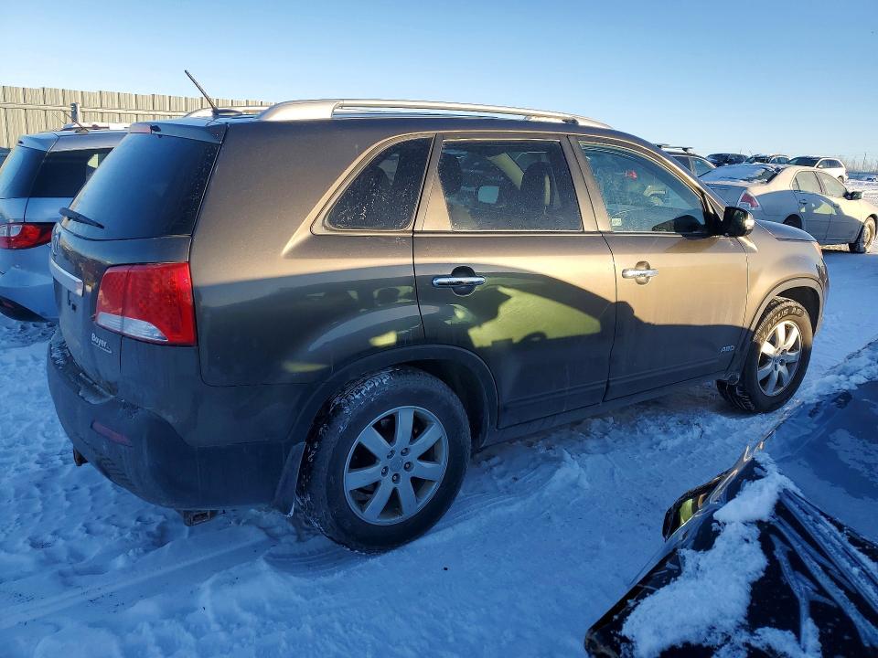 Photo 3 from auction – 2013 KIA SORENTO with VIN 5XYKTDA28DG353030