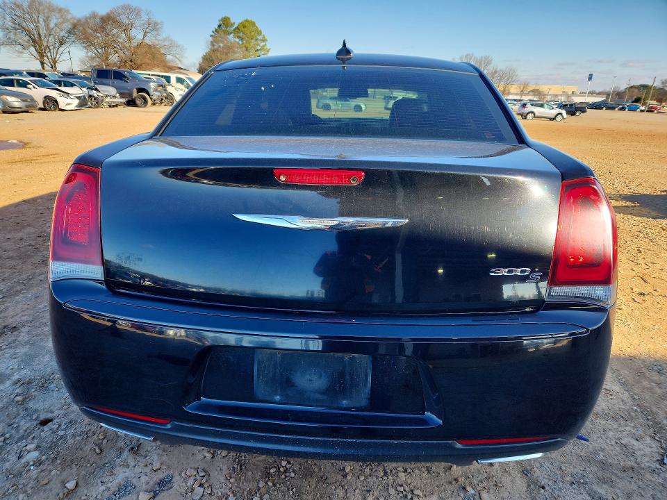 Photo 6 from auction – 2018 CHRYSLER 300 with VIN 2C3CCABG0JH285742