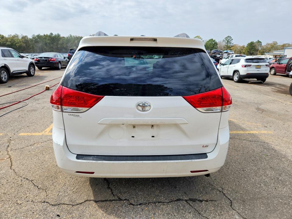 Photo 6 from auction – 2013 TOYOTA SIENNA LE with VIN 5TDKK3DC8DS398392