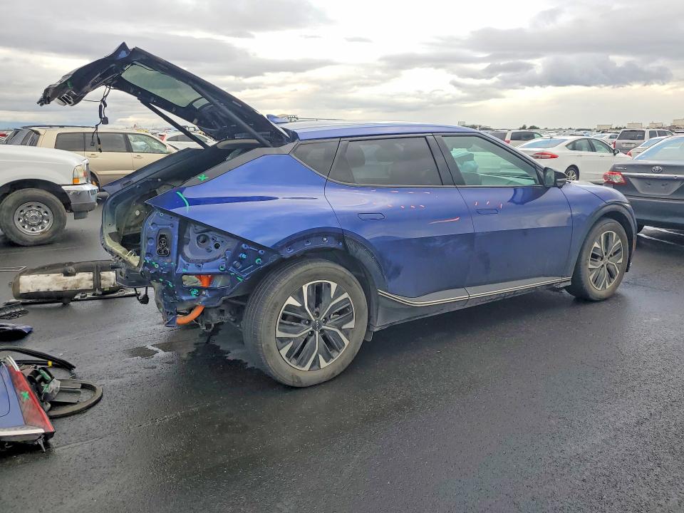 Photo 3 from auction – 2023 KIA EV6 with VIN KNDC34LA2P5603318