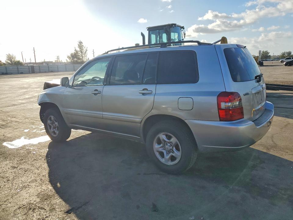Photo 2 from auction – 2004 TOYOTA HIGHLANDER with VIN JTEGD21A940087999