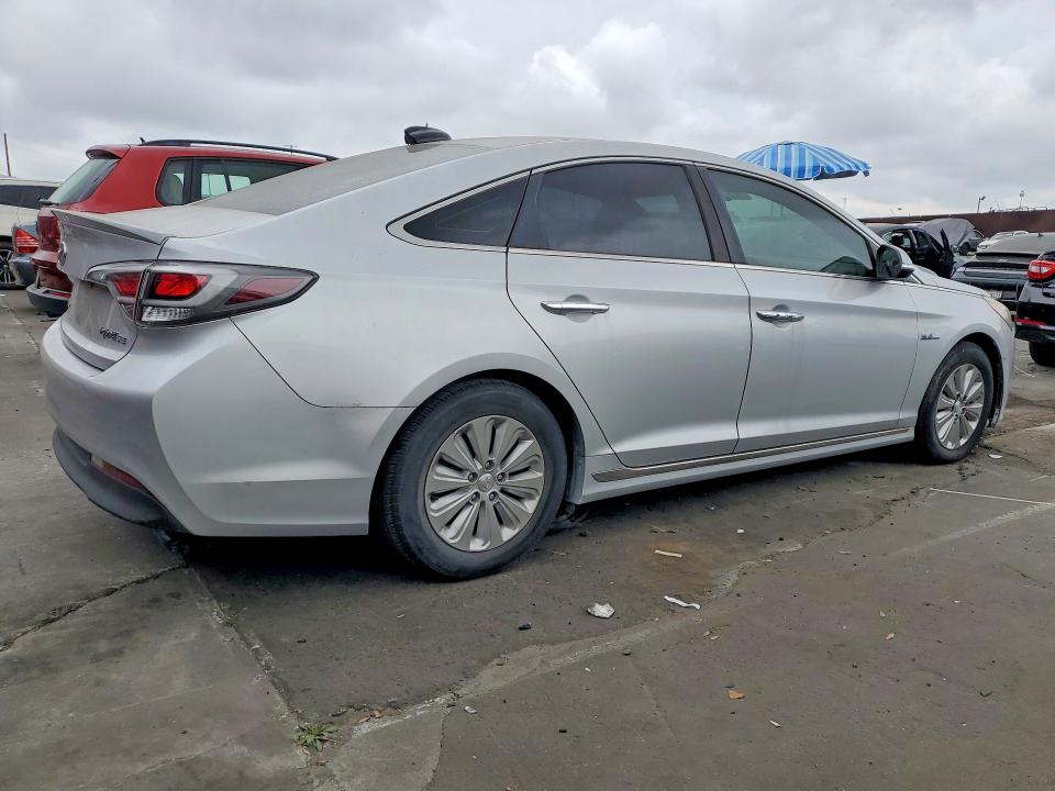 Foto 3 de la subasta – 2016 HYUNDAI SONATA HYB con VIN KMHE24L16GA034004