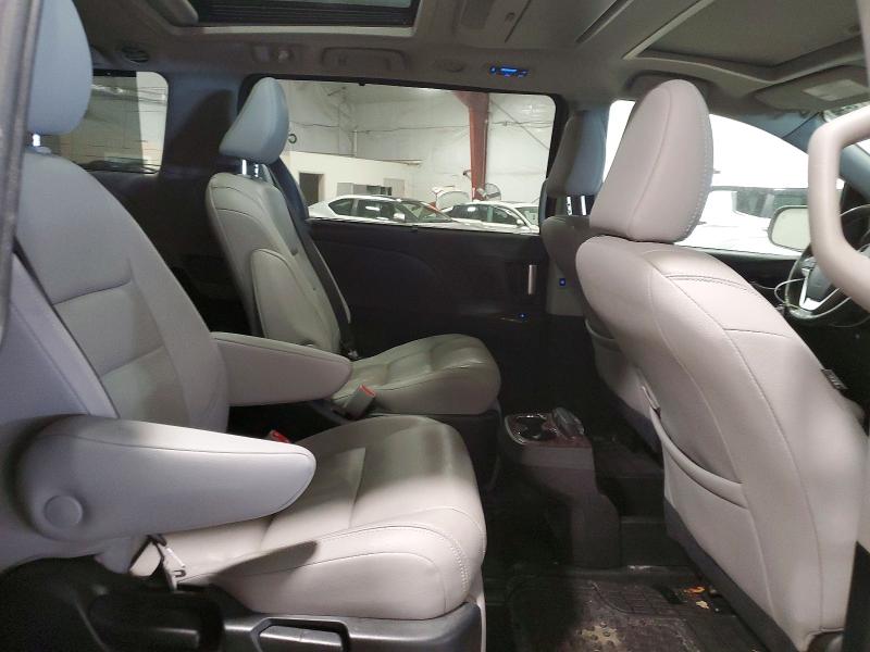 Photo 11 from auction – 2018 TOYOTA SIENNA with VIN 5TDYZ3DC9JS924515