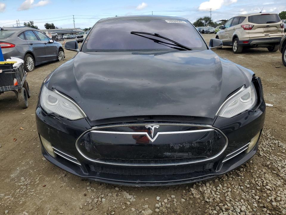 Photo 5 from auction – 2013 TESLA MODEL S with VIN 5YJSA1DN1DFP07973