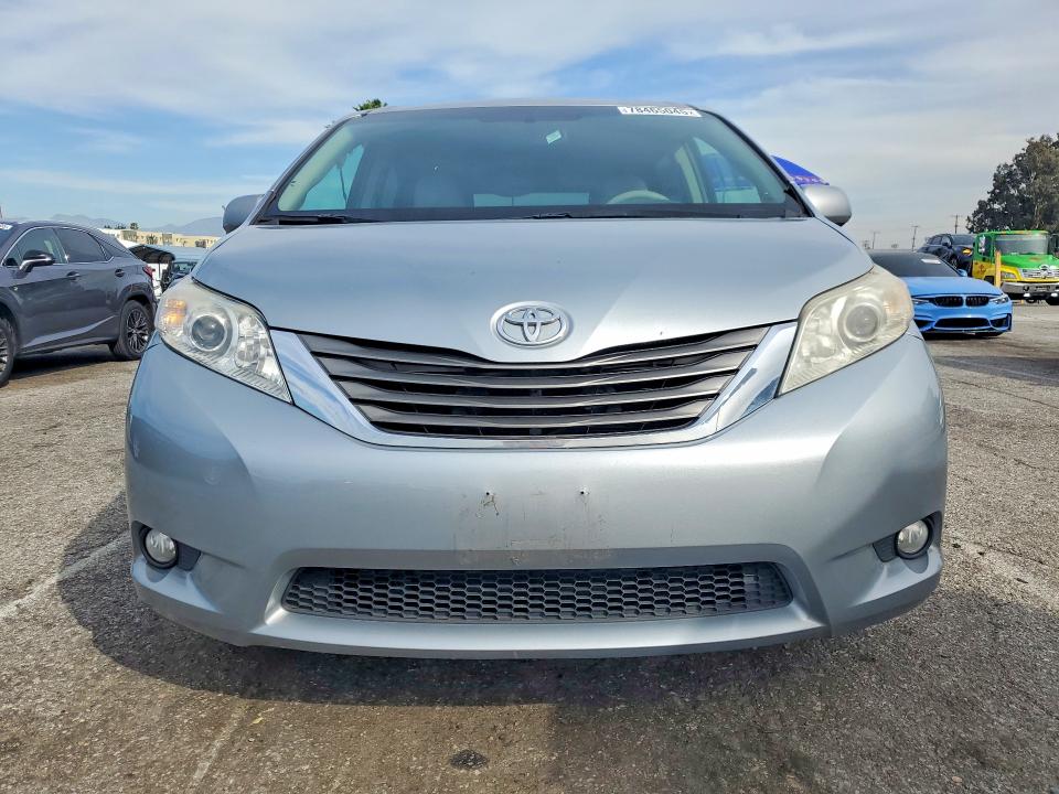 Photo 5 from auction – 2011 TOYOTA SIENNA with VIN 5TDYK3DC6BS074834