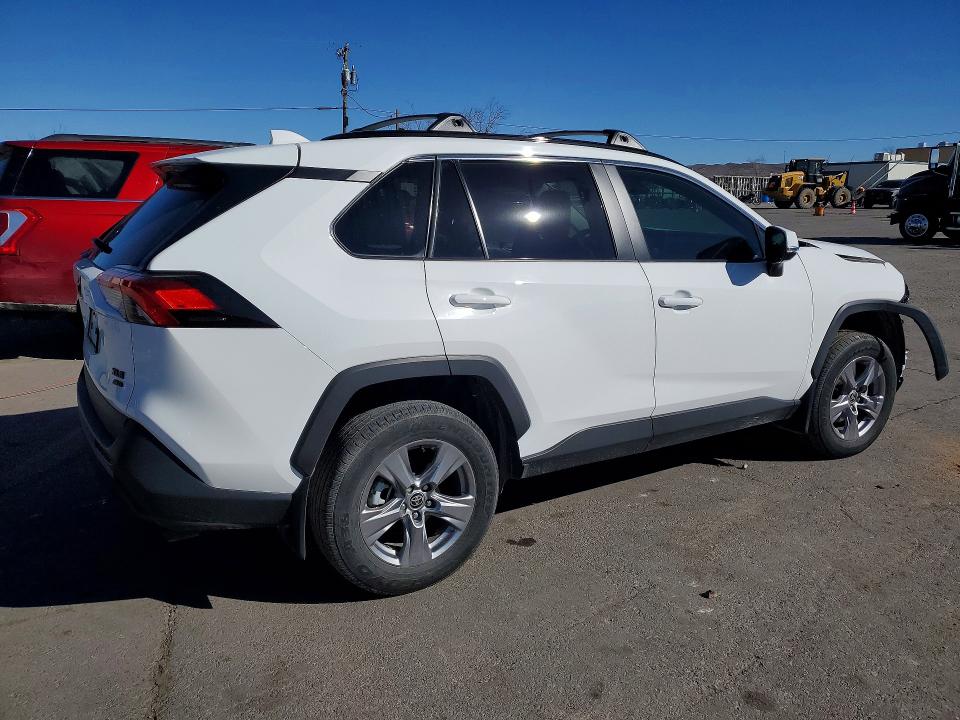 Photo 3 from auction – 2022 TOYOTA RAV4 XLE with VIN 2T3P1RFV7NC302800