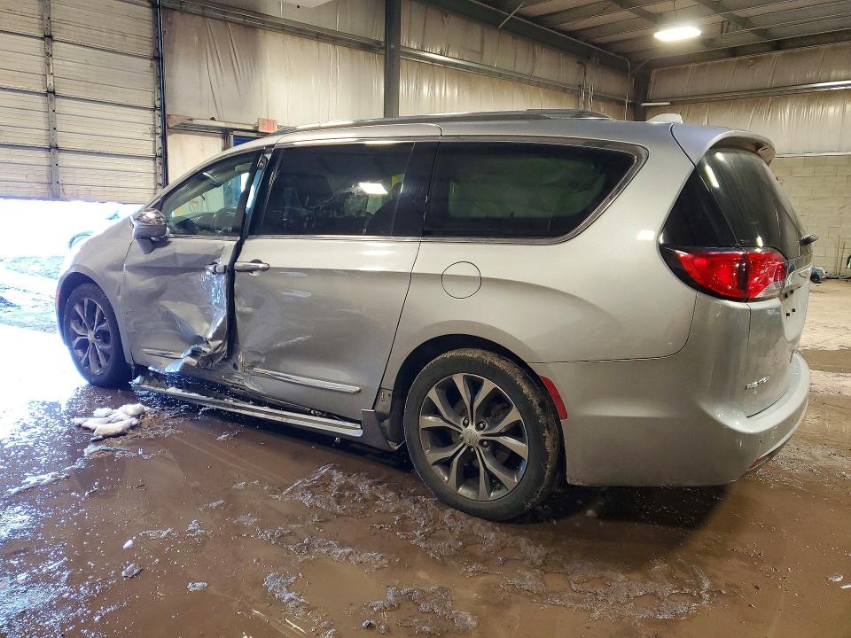 Photo 2 from auction – 2017 CHRYSLER PACIFICA with VIN 2C4RC1GGXHR669790