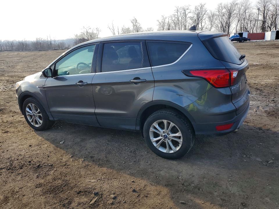 Photo 2 from auction – 2019 FORD ESCAPE with VIN 1FMCU0GD9KUA59615