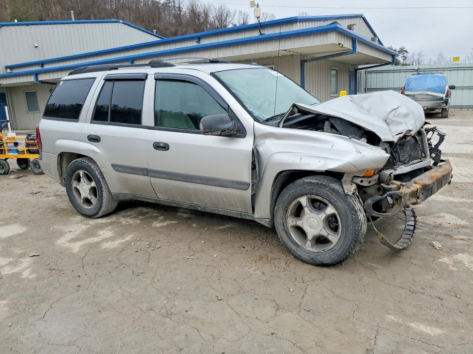 Photo 4 from auction – 2005 CHEVROLET TRAILBLAZER with VIN 1GNDT13S352215144