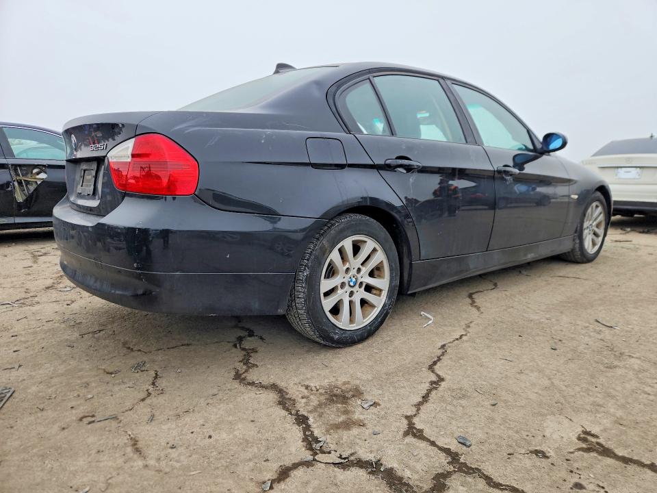 Photo 3 from auction – 2006 BMW 325 with VIN WBAVB13586KX44503